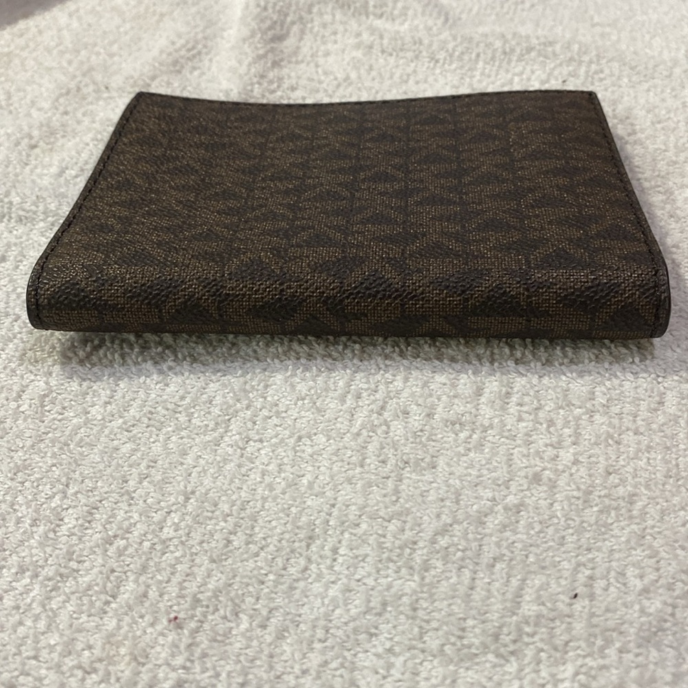 Michael Kors Jet Set Passport/Card Holder/Wallet - Picture 8 of 8